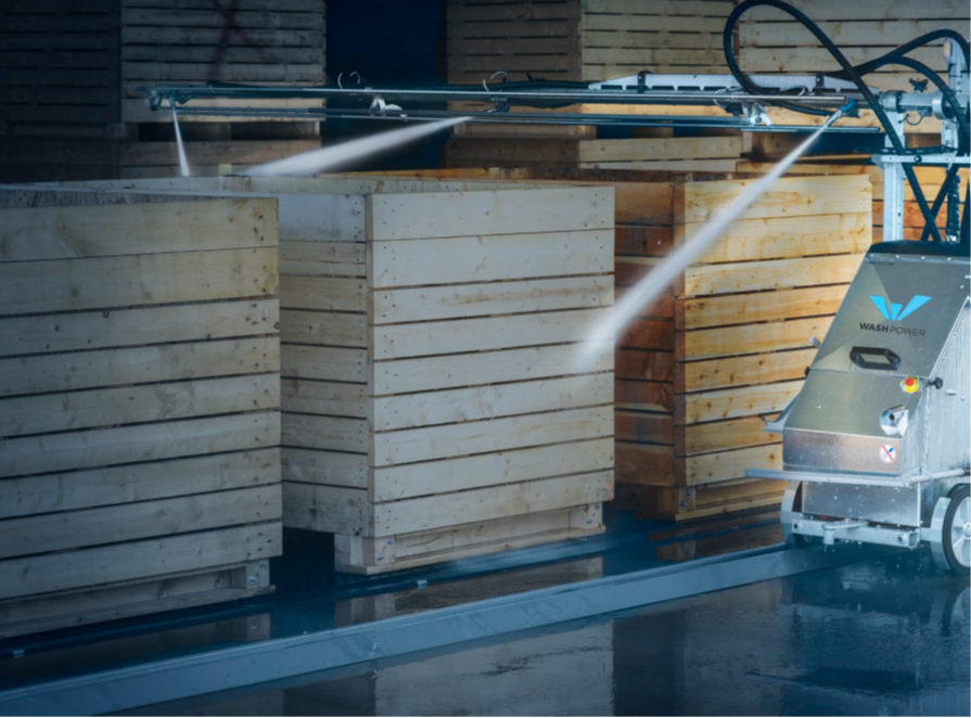 Met een geautomatiseerd systeem voor het wassen van aardappelkisten kan één persoon tot 40 kisten per uur wassen en het volledige proces vanaf een vorkheftruck beheren.